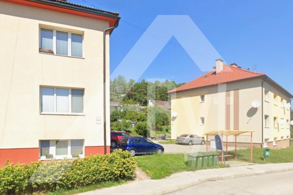 TEHLOVÁ KLASIKA V BANIČNOM: KRÁSNY VEĽKÝ BYT S LOGGIOU 100m²