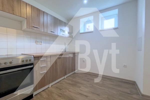 OKAMŽITÉ BÝVANIE * 2- IZBOVÝ BYT PO KOMPLETNEJ REKONŠTRUKCII, LOKALITA PLAVISKO