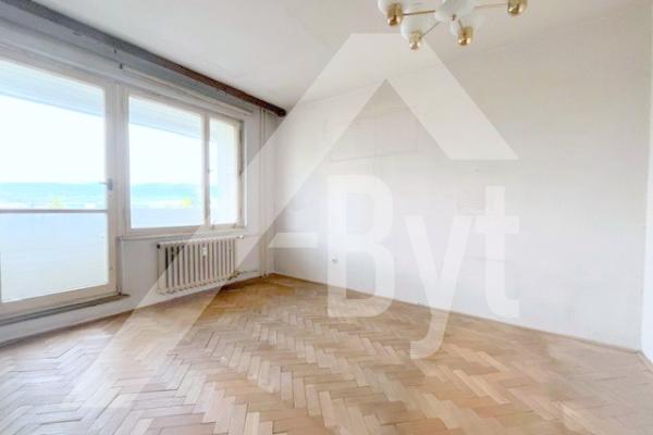 STREDOVÝ 3- IZBOVÝ BYT S 2 BALKÓNMI NA ROVNI