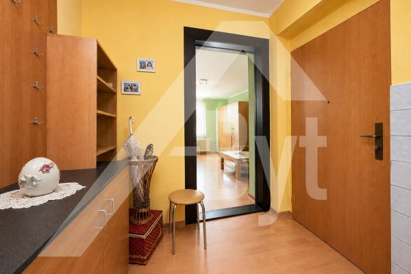 VEĽKÝ TEHLOVÝ 2-IZBOVÝ BYT  5min OD PEŠEJ ZÓNY